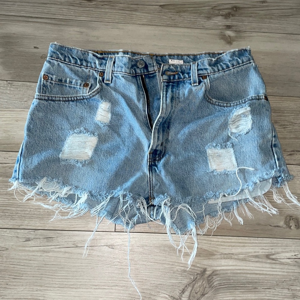 Womens Levi’s distressed cut off shorts from urban outfitters